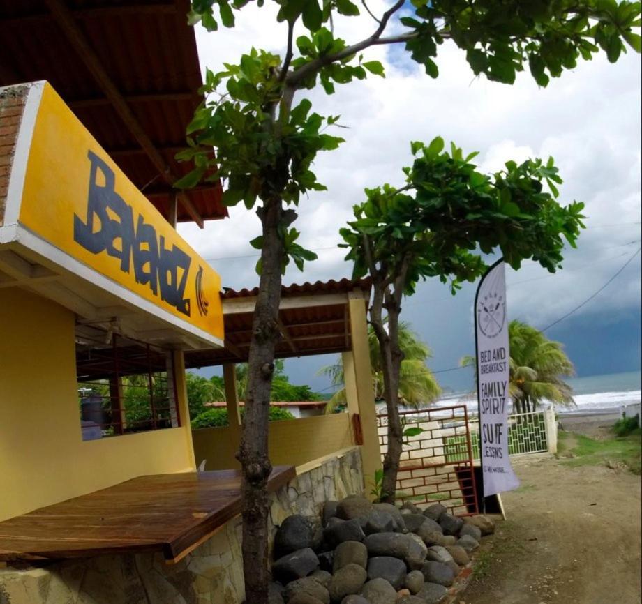 Bananoz Surfhouse Bed & Breakfast Transito Exterior photo